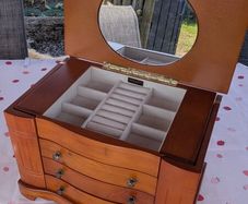 Wooden jewellery box