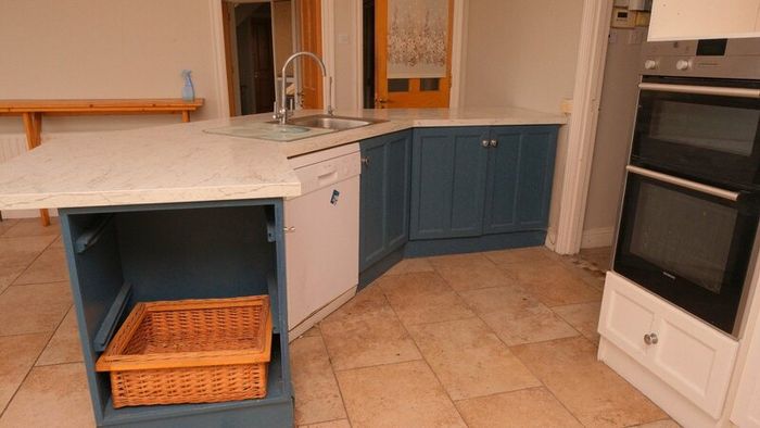 Kitchen cabinets & appliances