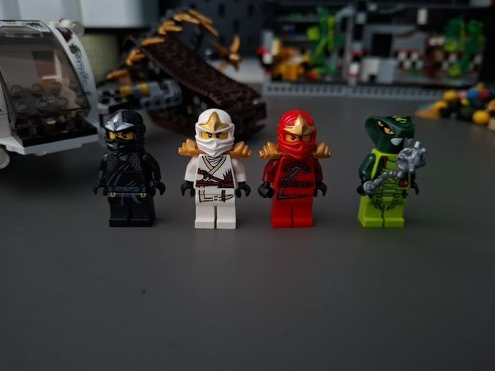 lego ninjago 9449 ultra sonic raider