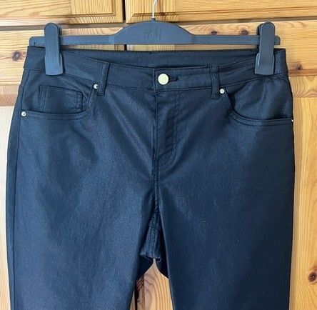 Faux Leather JET BLACK Ladies Slender Ankle Grazer Trousers.  H&M Size 12. Slight Stretch. Dressy With A Satin/sheen Finish. Immaculate Off The Rail Condition.