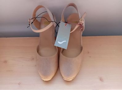 Brand New Beige Strappy Wedge Slingbacks shoes size 6