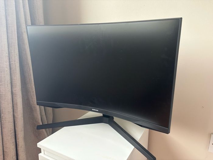 27inch Samsung Oddessy curved gaming monitor