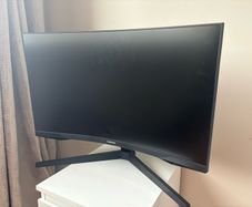 27inch Samsung Oddessy curved gaming monitor