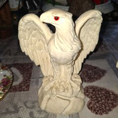 Up for sale is a Vintage Majestic White Eagle figurine Sculpture. Beautifully Powerful Talons