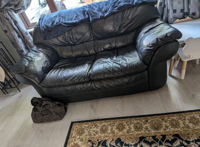 2  seater leather sofa , 2x 1 seaters leather armchairs