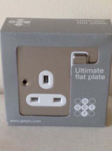 Flat Plate Single Socket / Satin Finish