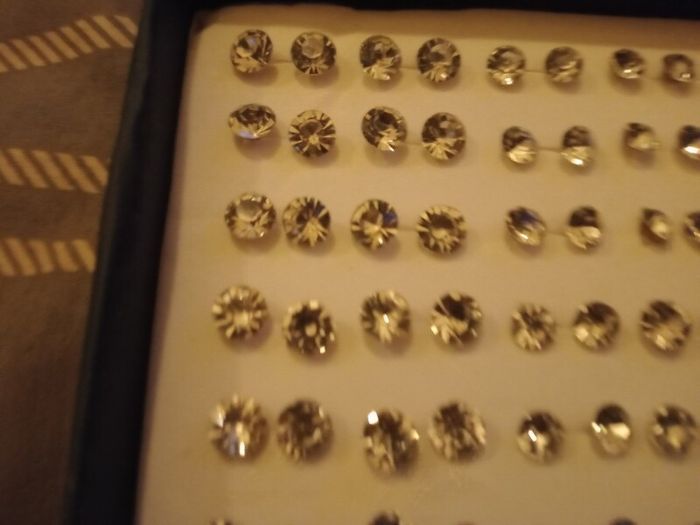 Ear Rings 100 Pairs in Display Box
