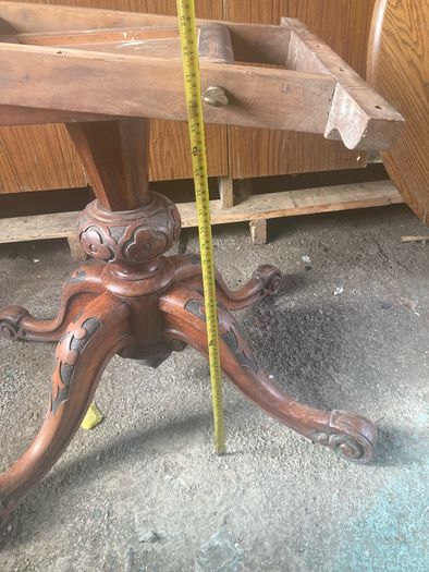 Victorian table base / legs