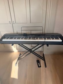 Thomann SP600 electric piano with foot pedal