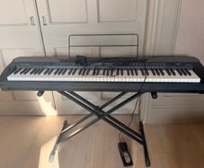 Thomann SP600 electric piano with foot pedal