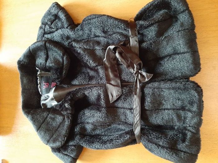 Black x small faux fur gilet