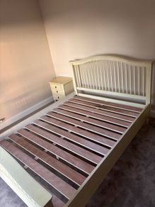 Bedroom set - king bed, 2 lockers, dressing table