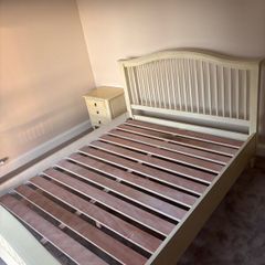 Bedroom set - king bed, 2 lockers, dressing table