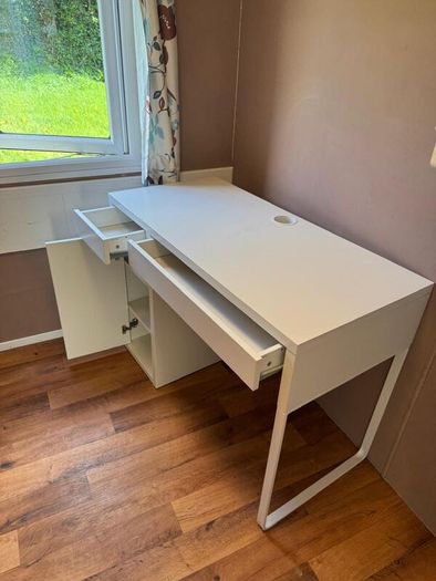 Desk, Chair & Lockable Pedestal Drawer Unit