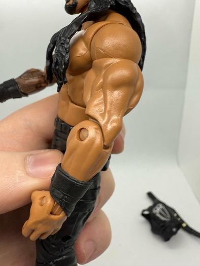 wwe elite series 35 Roman Reigns action figure