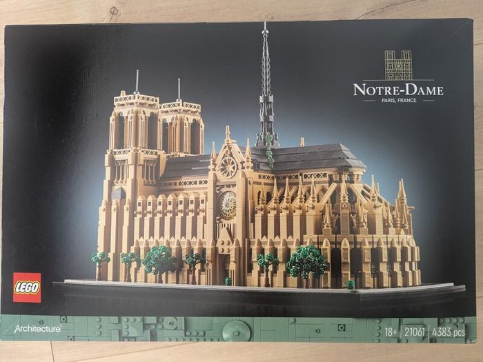 Lego Notre Dame de Paris 21061