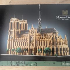 Lego Notre Dame de Paris 21061