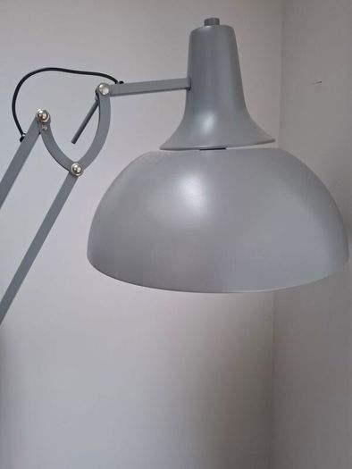 Floor lamp swing-arm