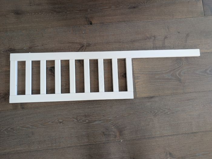 Elegant white wooden Baby cot