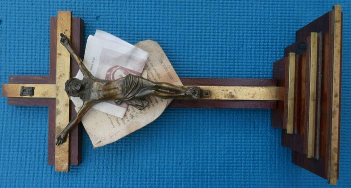 Victorian Amboyna Crucifix. 13,5" x 6,5"