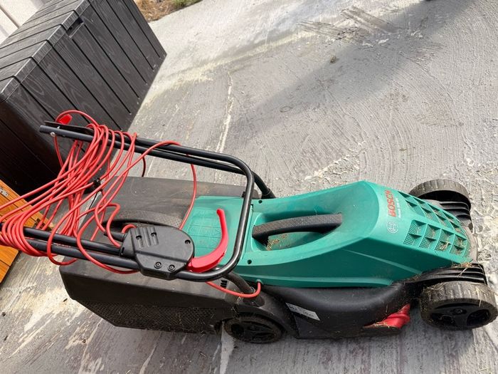 Bosch electric lawnmower
