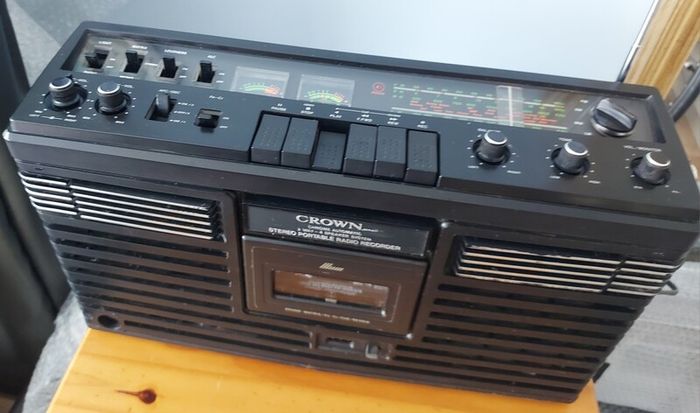 Vintage Crown CSC-630 FW Boombox / 4 Band Radio & Tape Deck.