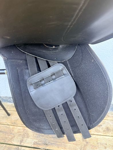 Norton 17 inch Medium GP Saddle Excellent Condition