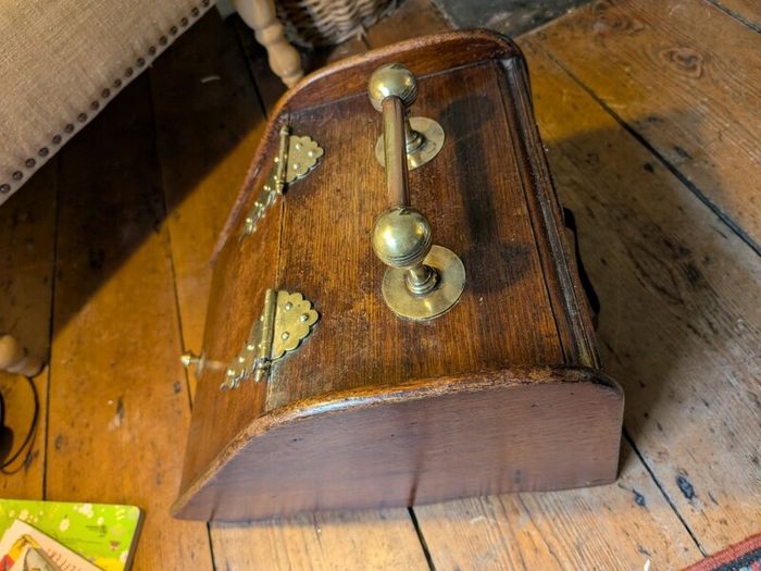 Edwardian oak coal box 34 x 33 x 44 cm