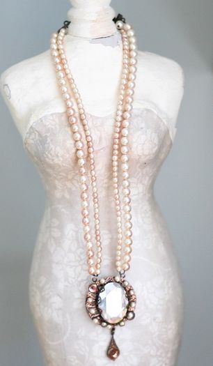 Pearl and diamond pendant