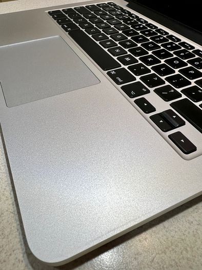 Apple MacBook Pro 13 2.7Ghz Dual core intel Core i5  16GB 1867 Mhz DDR3  250 SSD