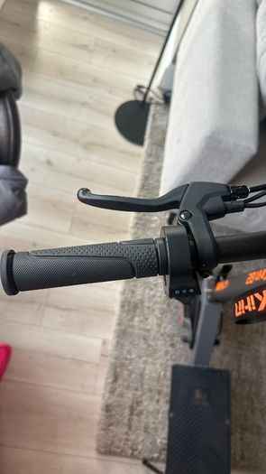Kukirin G2 electric scooter