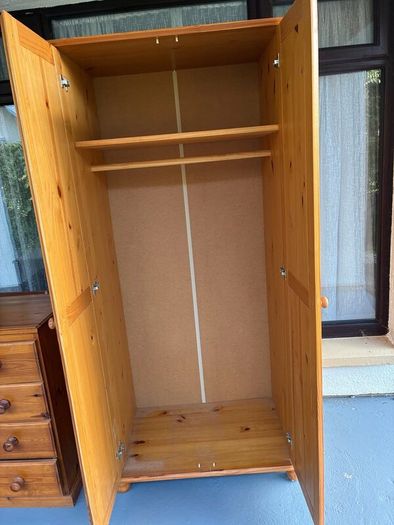 Wardrobe and chest drawers
