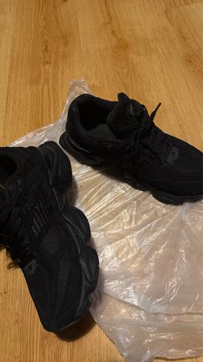new balance 9060 triple black