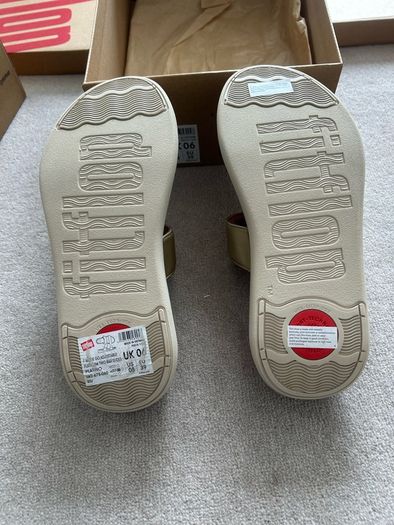 FitFlops New Electra Super Navy Toe-Post & Two Bar Slides gold
