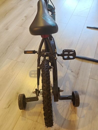 Kids Pedal Pals Street Rider Bike with Stabilizers + Pump
