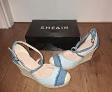 Brand NEW beautiful denim platform shoes, size 4