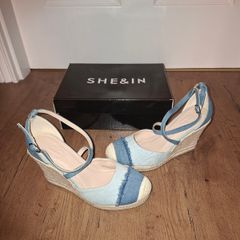 Brand NEW beautiful denim platform shoes, size 4