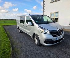 Renault trafic crew cab van