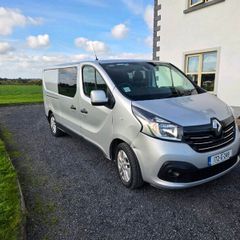 Renault trafic crew cab van