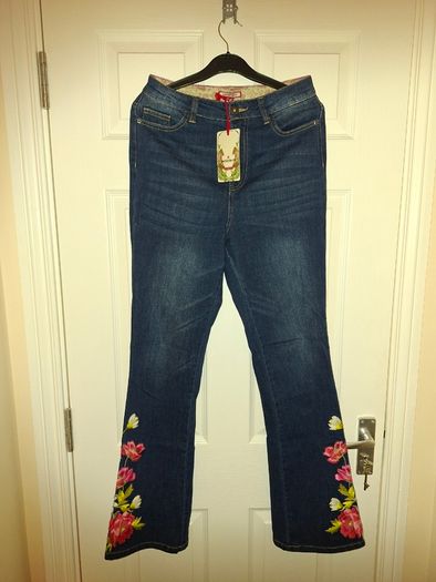 Stunning brand NEW Joe Browns  Floral Print Embroidered Bootcut Jeans, size 8