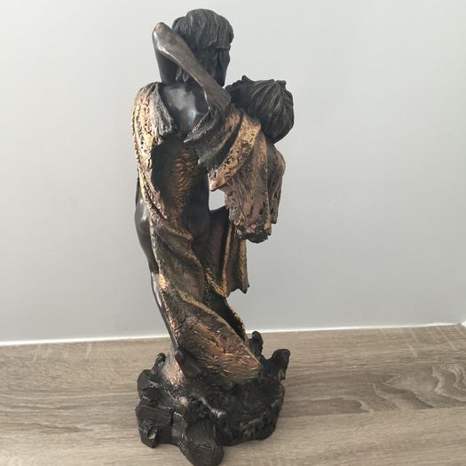 Genesis Fine Arts Statue - 'A Passionate Kiss'