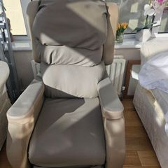 Mobility assistance chair electric