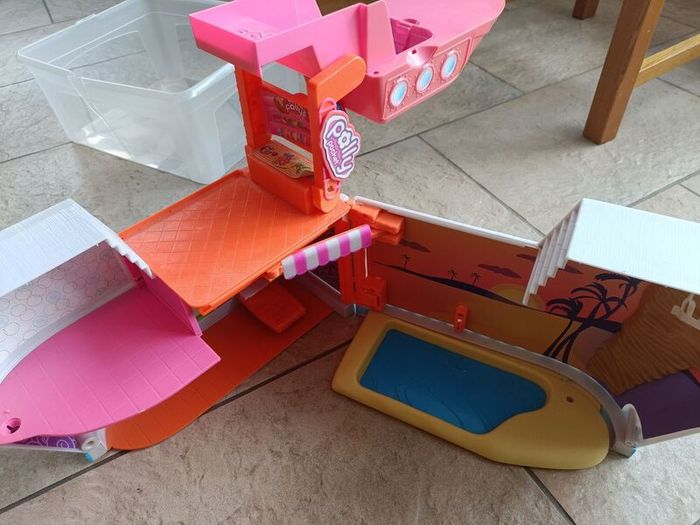 Polly pockets bundle