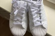 Adidas girl trainer UK 2