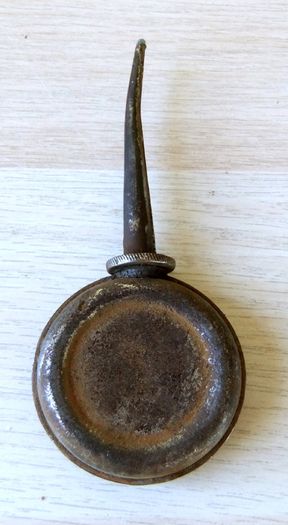 Old Banjo Oil Can