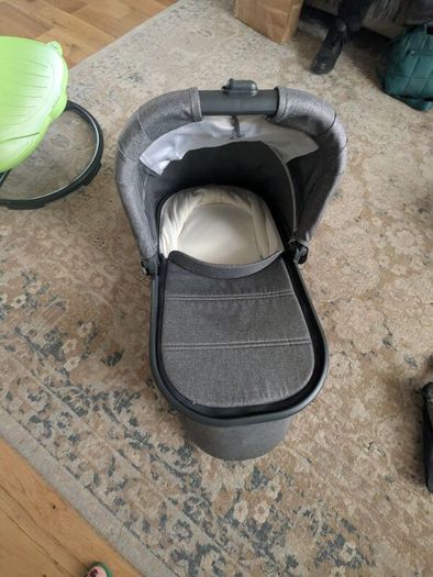Uppababy Vista V2 Pushchair Frame Carrycot Toddler Seat plus accessories