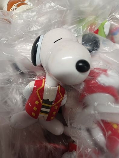 Snoppy toy figures