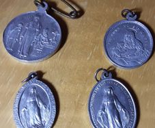 four vintage religious medals (b), tub 3