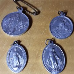 four vintage religious medals (b), tub 3