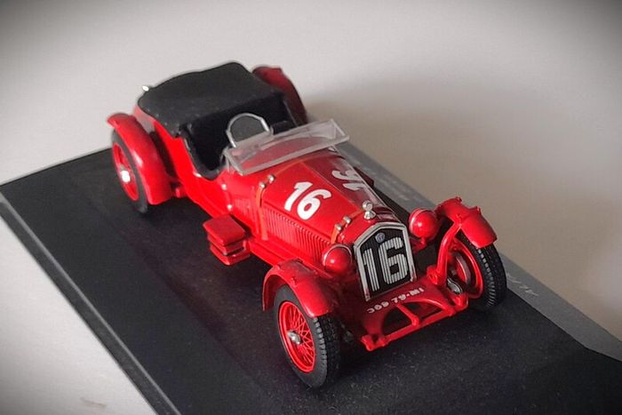 Diecast Model Le Mans Winning Alfa Romeo - IXO 1:43